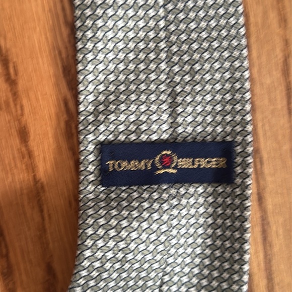 Elegant Burgundy and Gray silk Ties Set Tommy Hilfiger - Picture 3 of 5